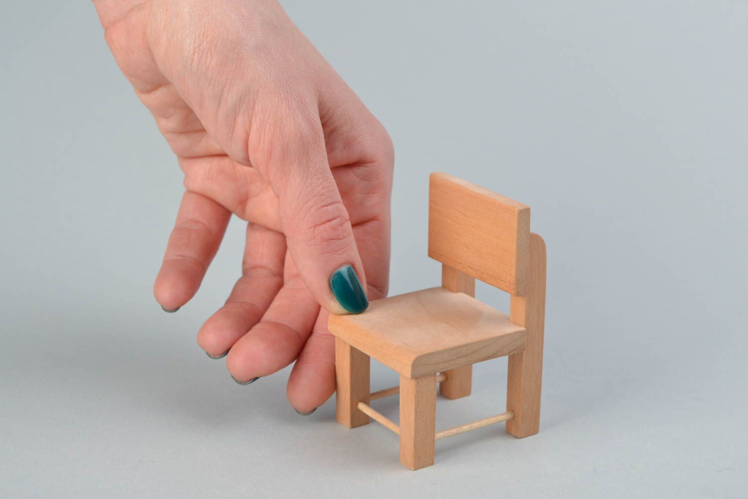 Chaise pour poupée en bois faite main pratique décoration jouet originale photo 2