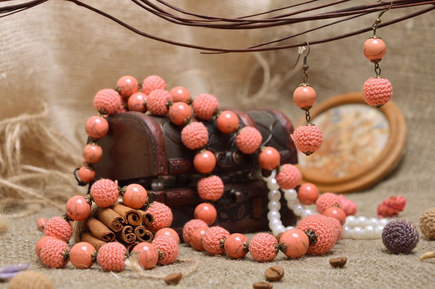 Bracelet earrings and necklace hand made of beads crocheted over with pink threads  photo 3