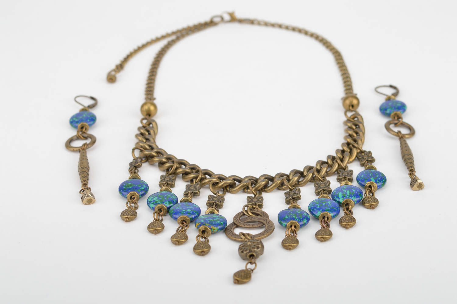 Boucles d'oreilles et collier métalliques avec perles fantaisie faits main photo 2