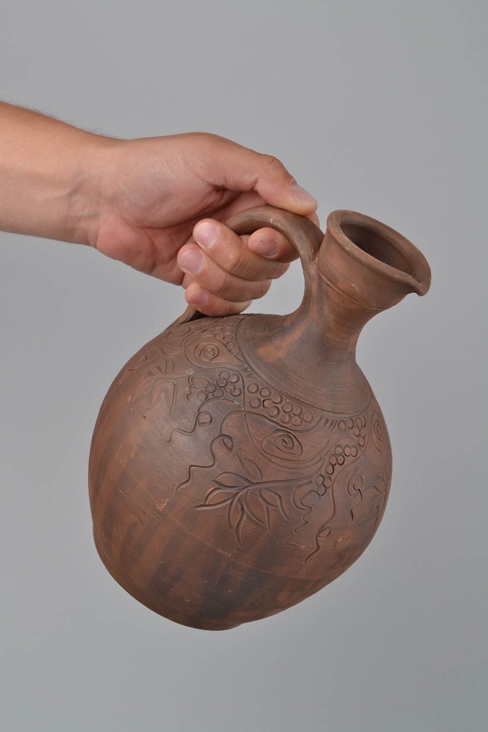 Cruche à vin en argile marron foncé faite main de forme originale à motif 2 l  photo 2