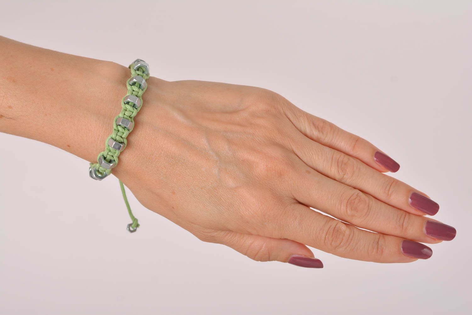 Плетеный браслет ручной работы браслет из ниток модный браслет с гайками фото 3