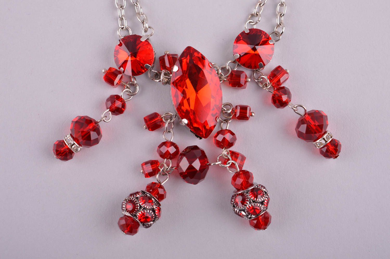 Collier fantaisie Bijou fait main rouge en perles fantaisie Accessoire femme photo 3