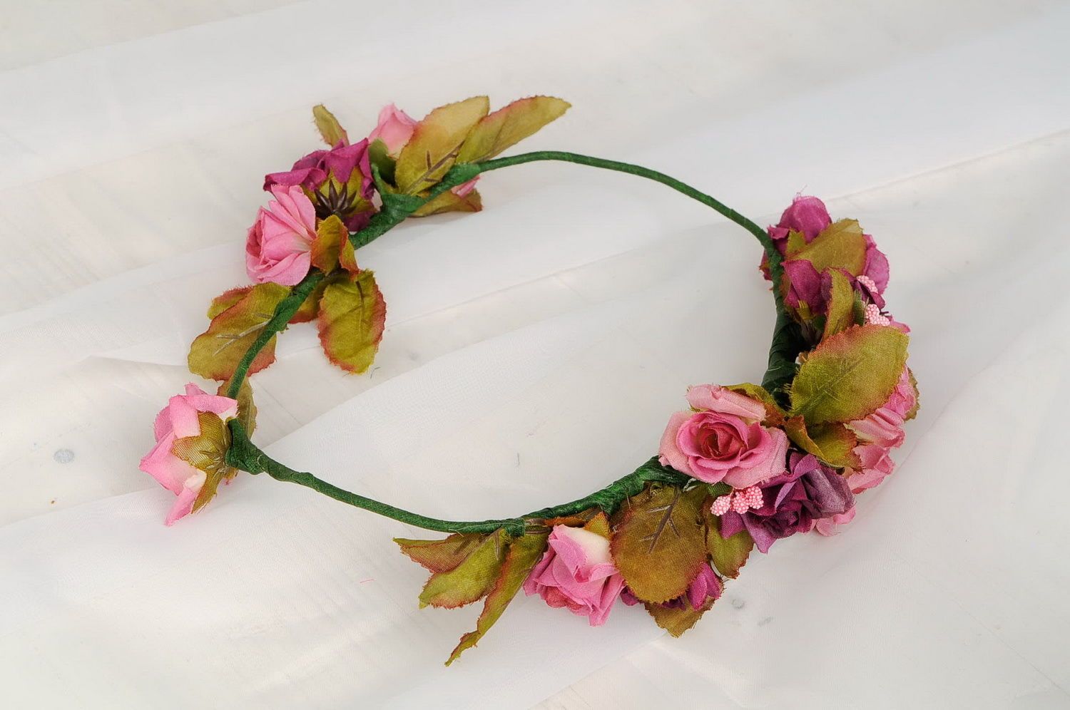 Headband wreath with flowers photo 4