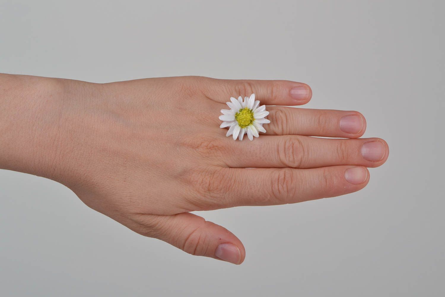 Handmade women's floral polymer clay jewelry ring with metal basis Chamomile photo 2
