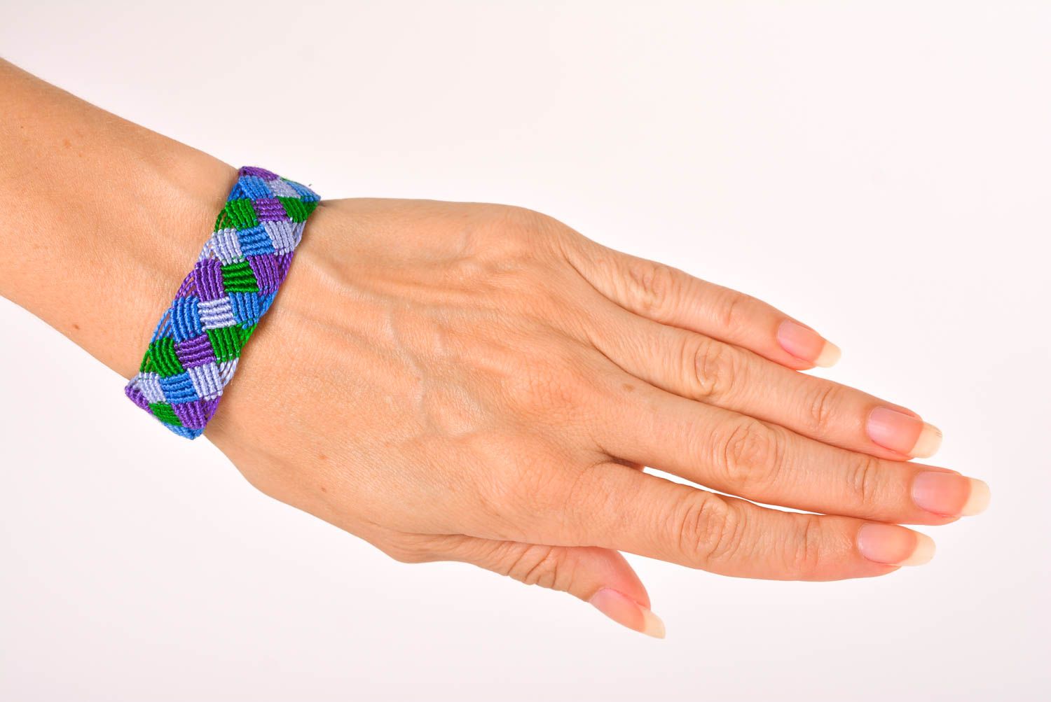 Bracelet macramé Bijou fait main en fils bleu-violet-vert Cadeau pour femme photo 2