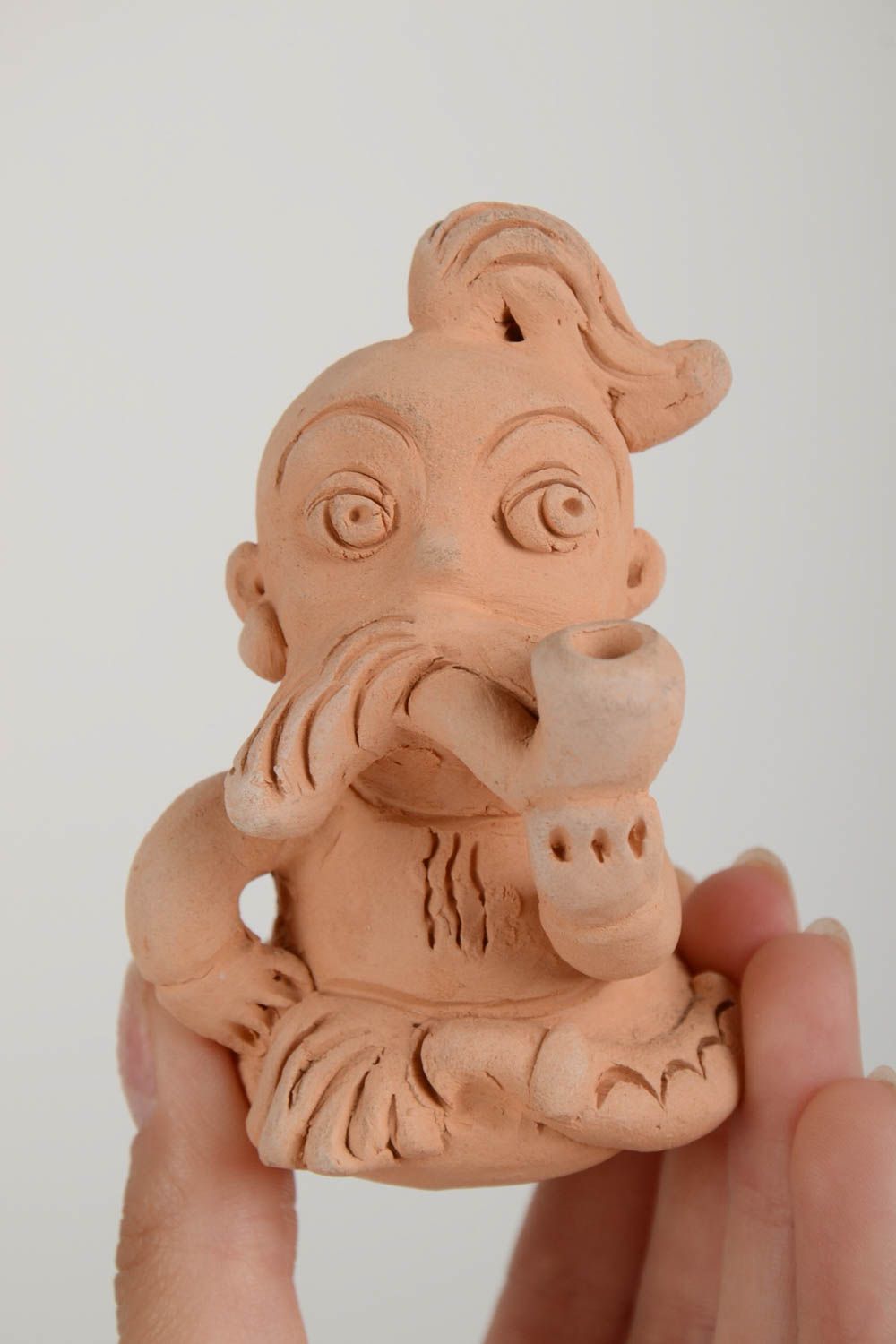 Глиняная фигурка в виде казака с трубкой ручной работы авторская для декора дома фото 5