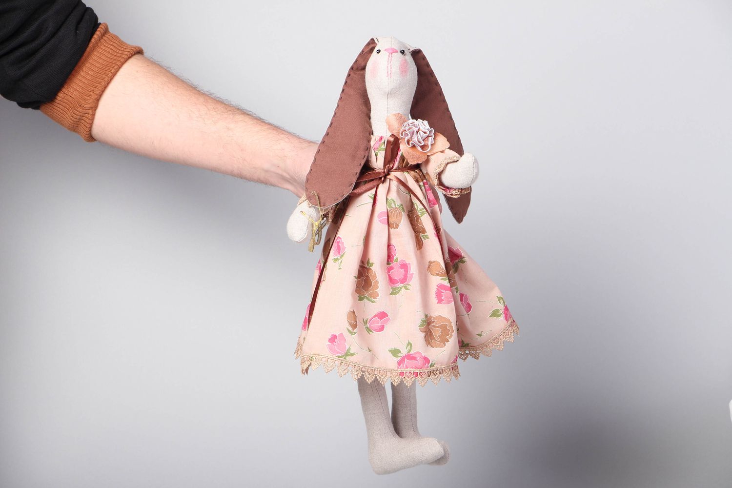 Handgemachte Puppe aus Stoff Häschen Rose aus Lein foto 4