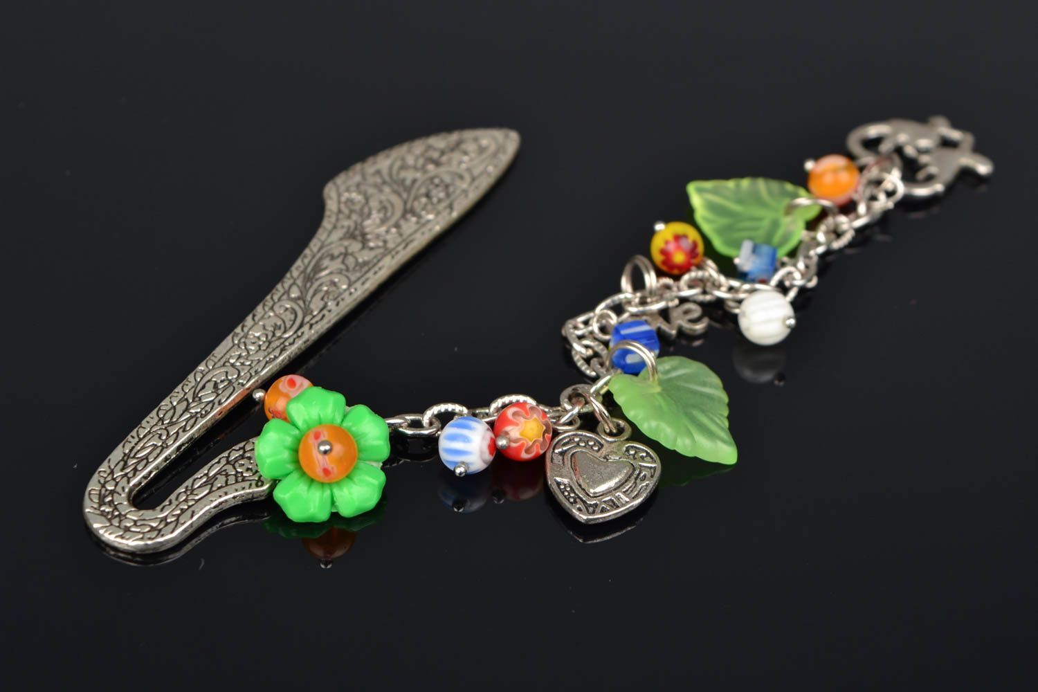 Bookmark with flower shaped charms photo 1