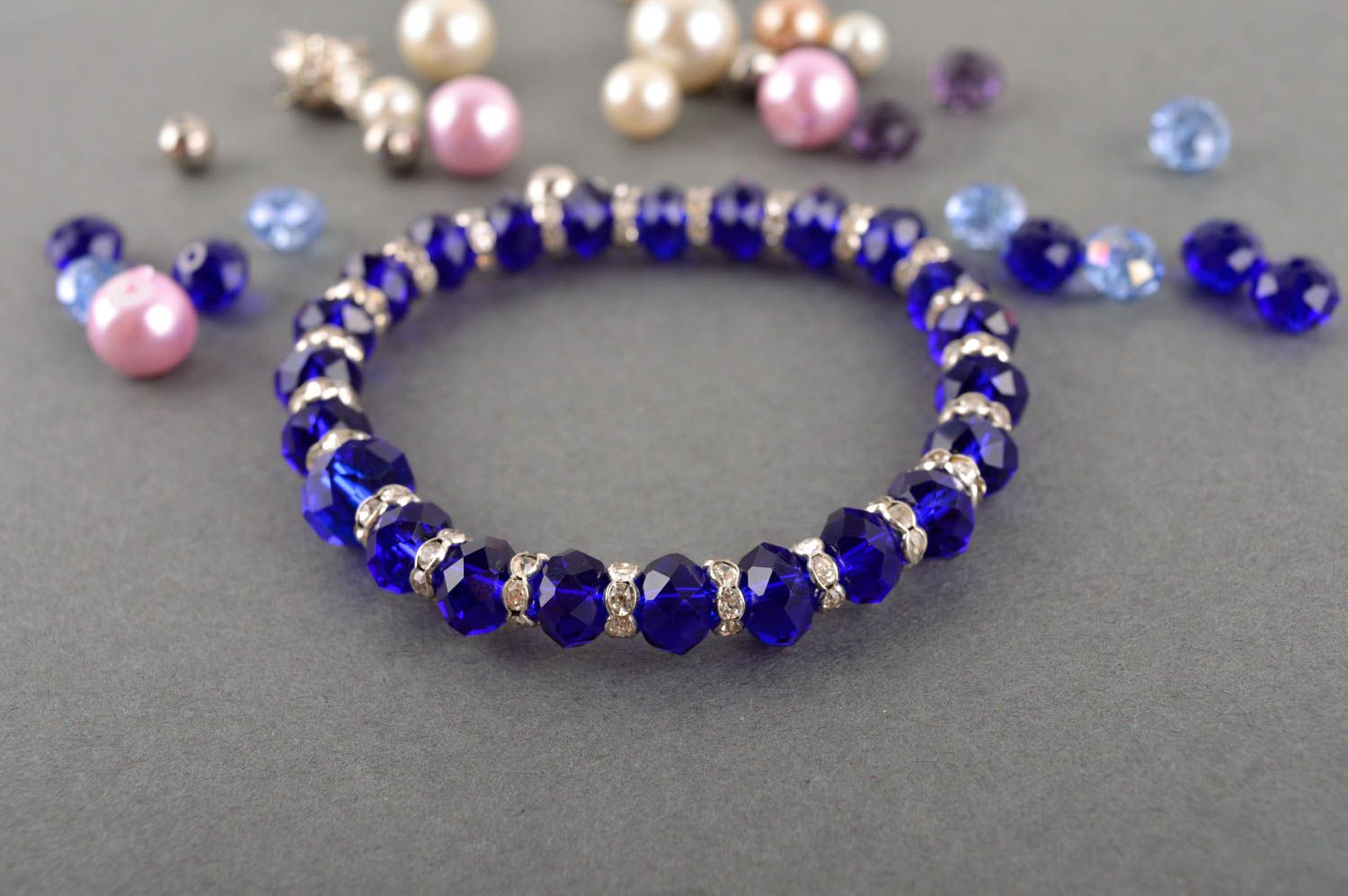 Handmade blaues Schmuck Armband aus Perlen Designer Schmuck Frauen Accessoire  foto 1