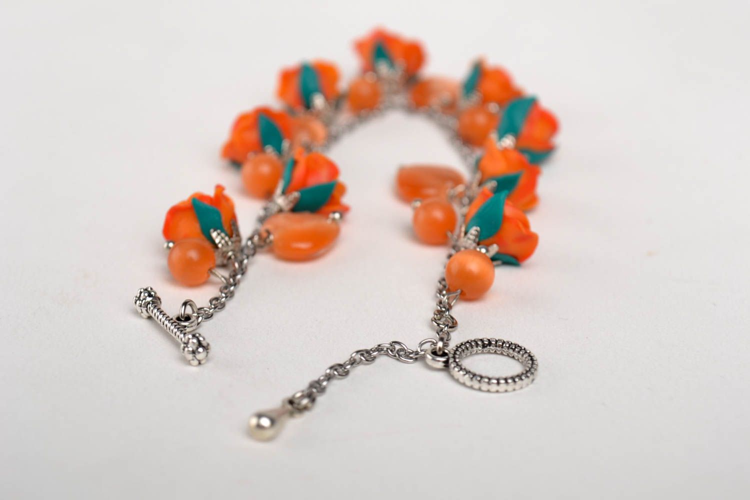 Оранжевый браслет ручной работы украшение из полимерной глины браслет с цветами фото 5