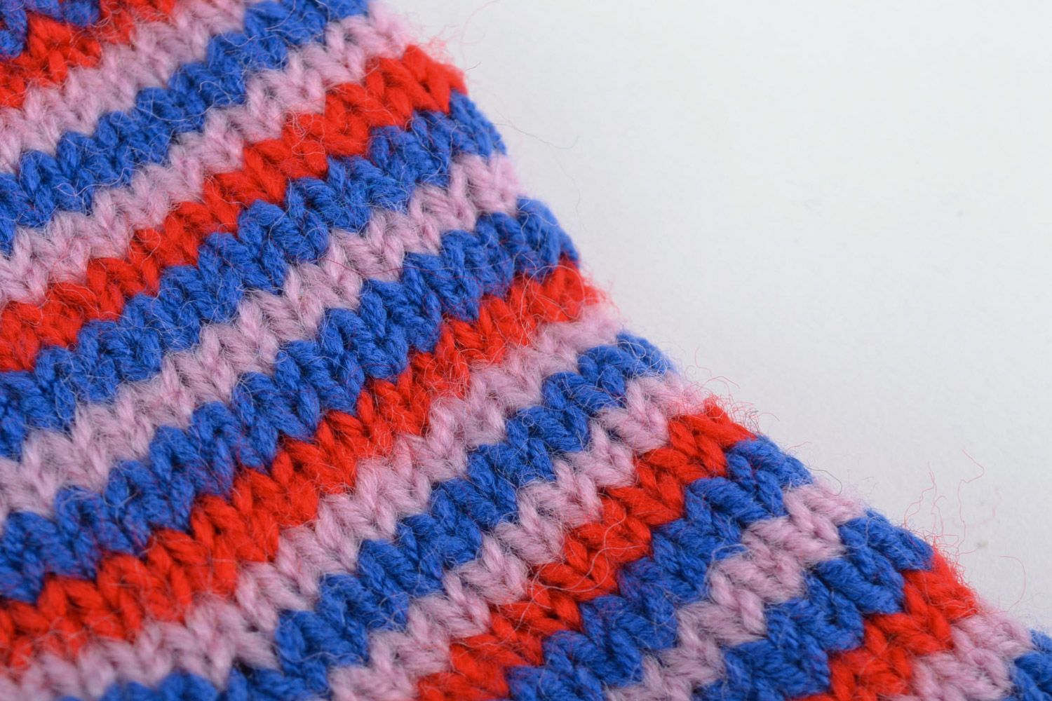 Chaussettes pour bébé tricoté en demi-laine faites main rayées multicolores photo 4