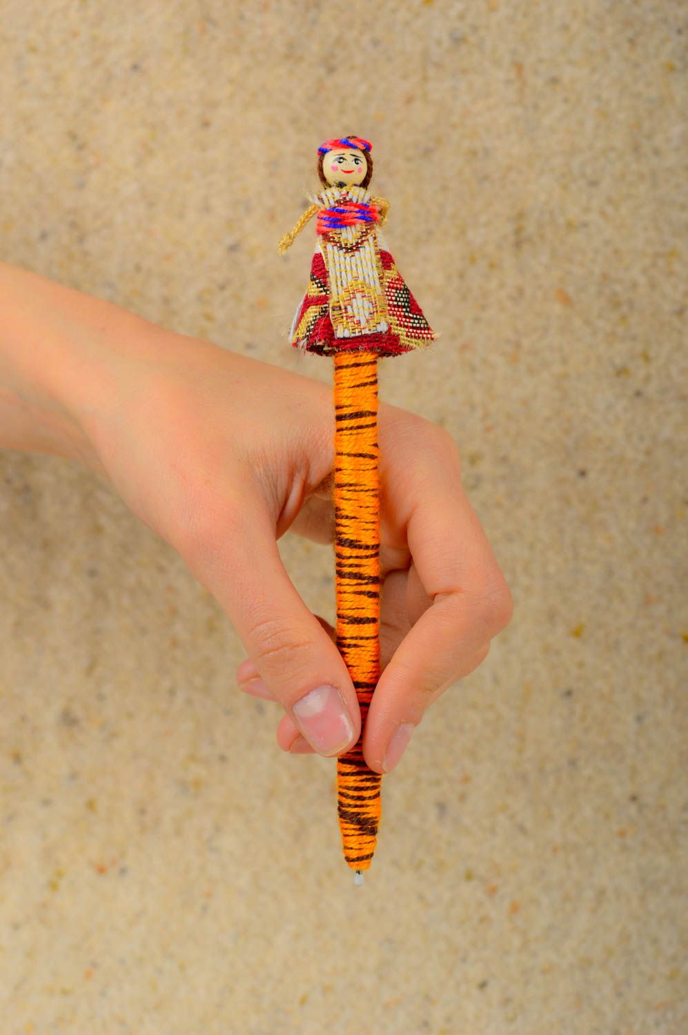 Stylo fait main Stylo original avec poupée ethnique Fournitures de bureau photo 1