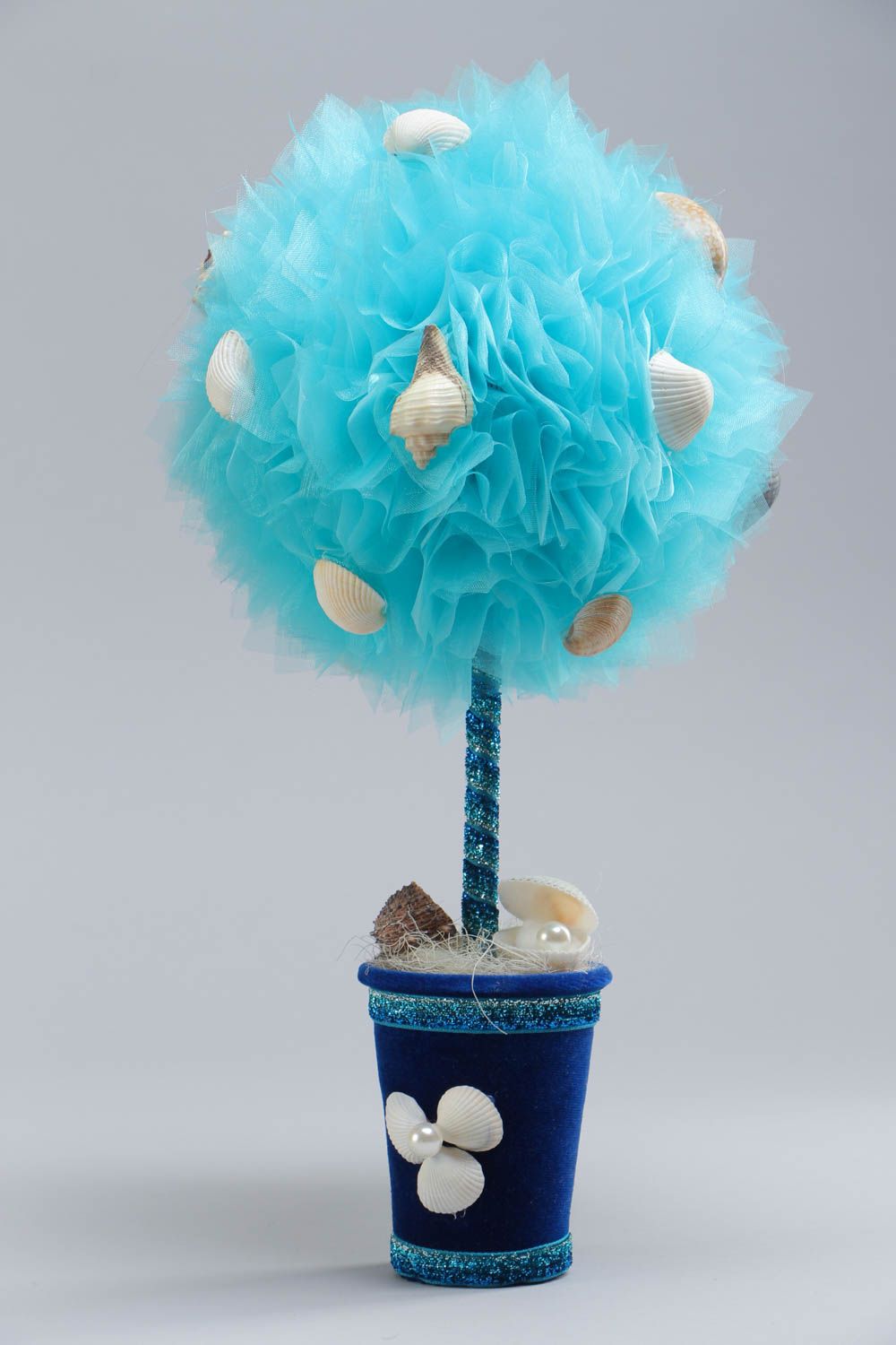 Toller Deko Topiary aus Stoff Tüll mit weißen Muscheln im blauen Topf handgefertigt foto 2