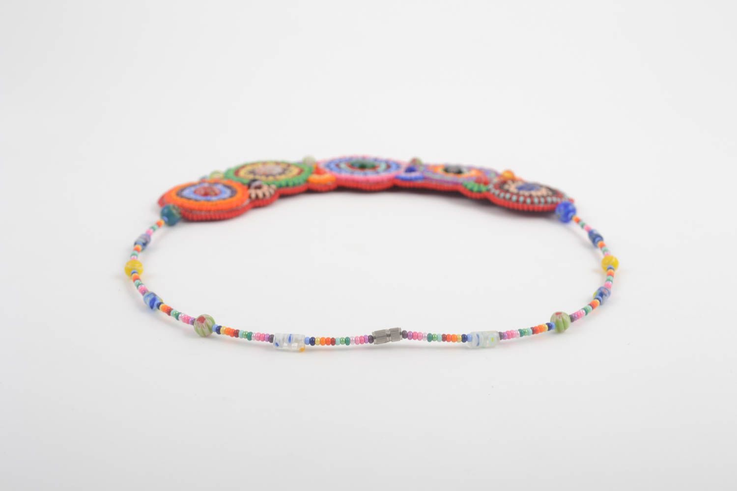 Колье из бисера украшение ручной работы яркое разноцветное ожерелье из бисера фото 3