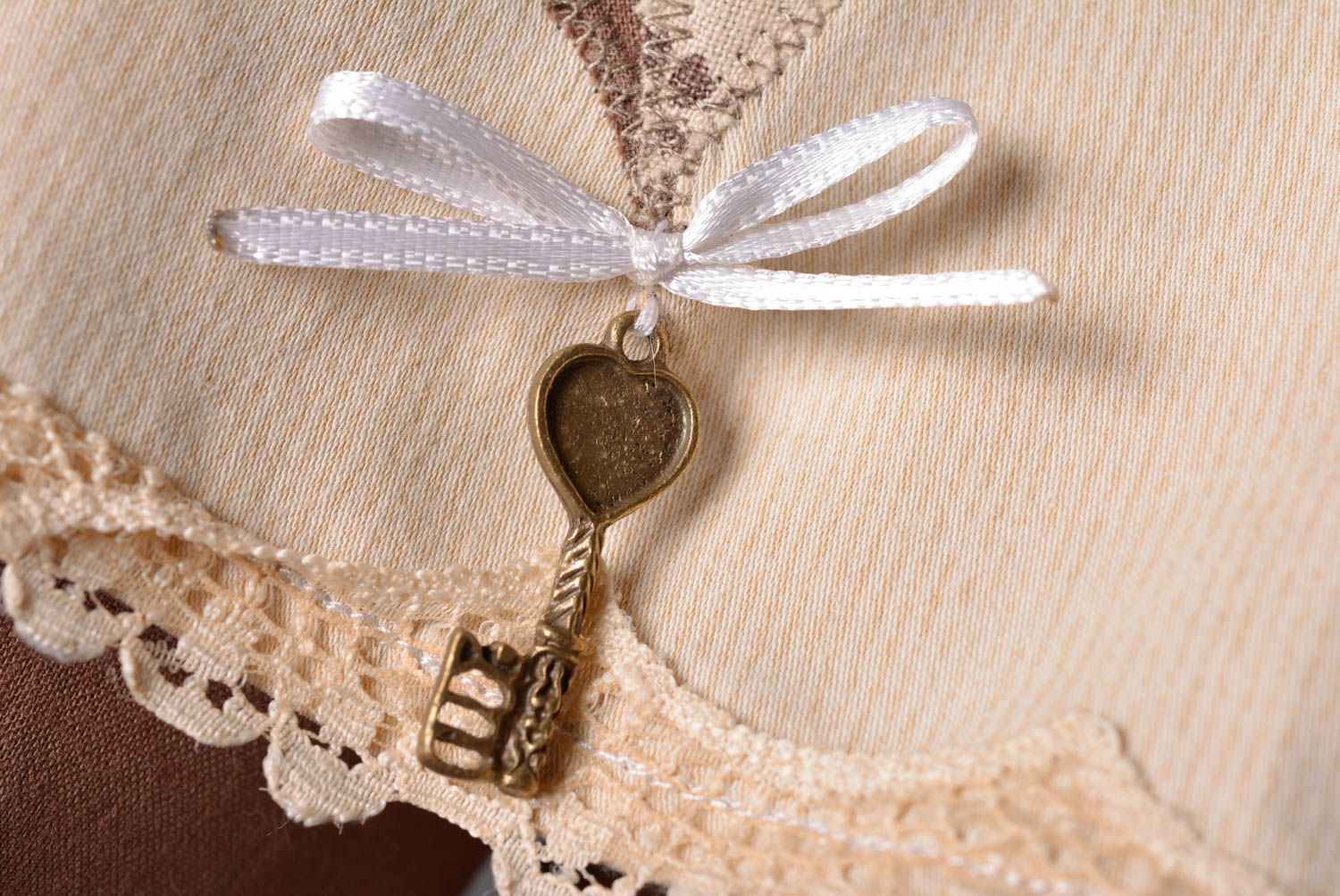 Poupée Lapin en tissu Peluche faite main design original Cadeau pour fille photo 4