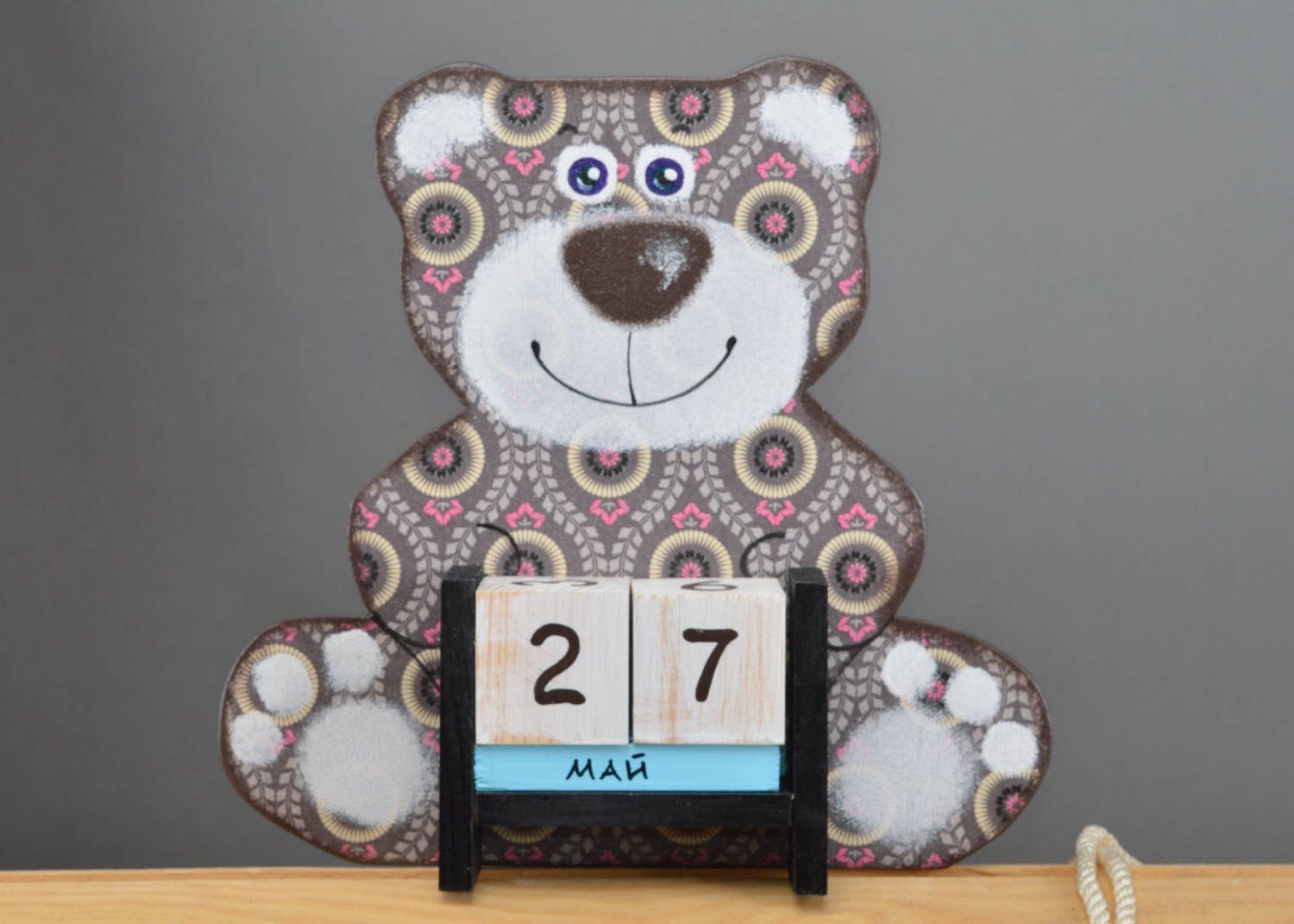 Calendrier perpétuel en bois fait main peint avec cubes pour enfant Ours à motif photo 2