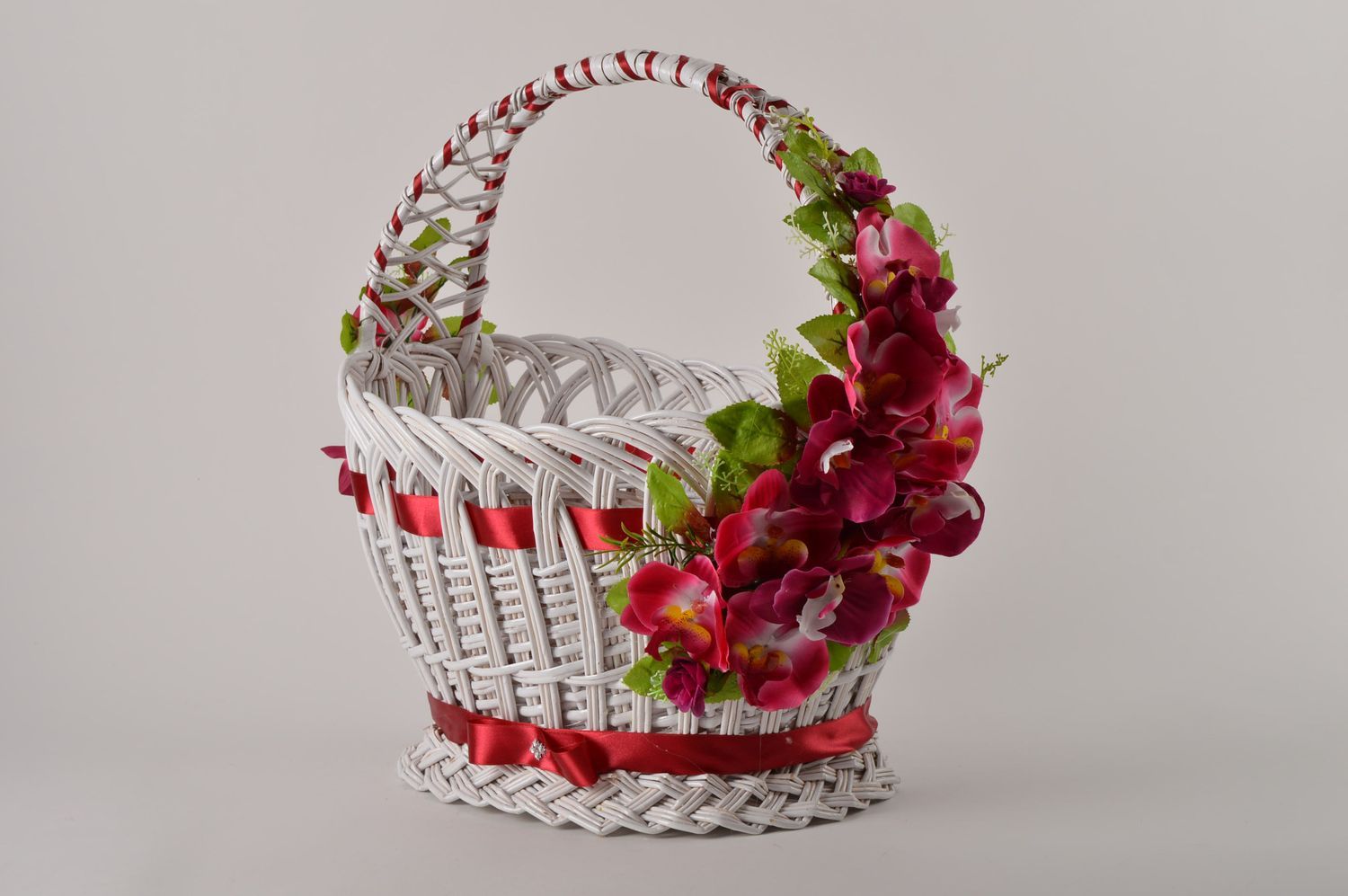 Cesta de mimbre con flores hecha a mano elemento decorativo regalo para mujer foto 4