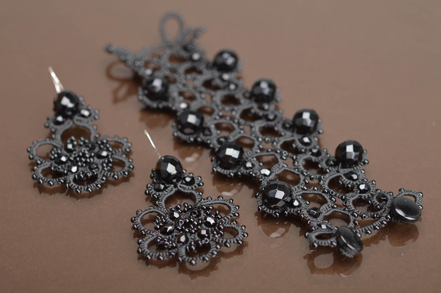 Boucles d'oreilles et bracelet faits main frivolité noirs avec cristaux photo 3
