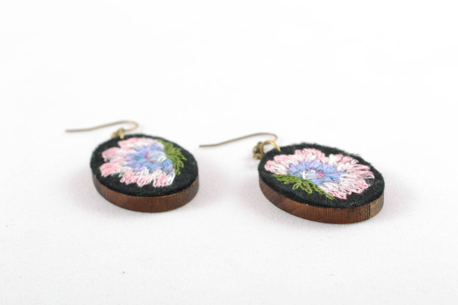 Round earrings with satin stitch embroidery photo 5