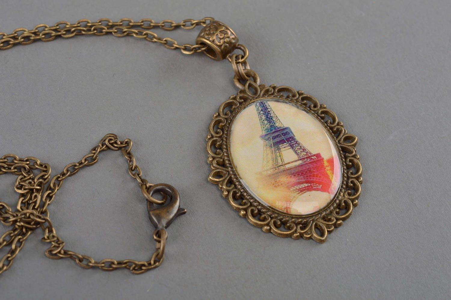 Handmade vintage oval lacy metal pendant with epoxy resin Eiffel Tower on chain photo 2