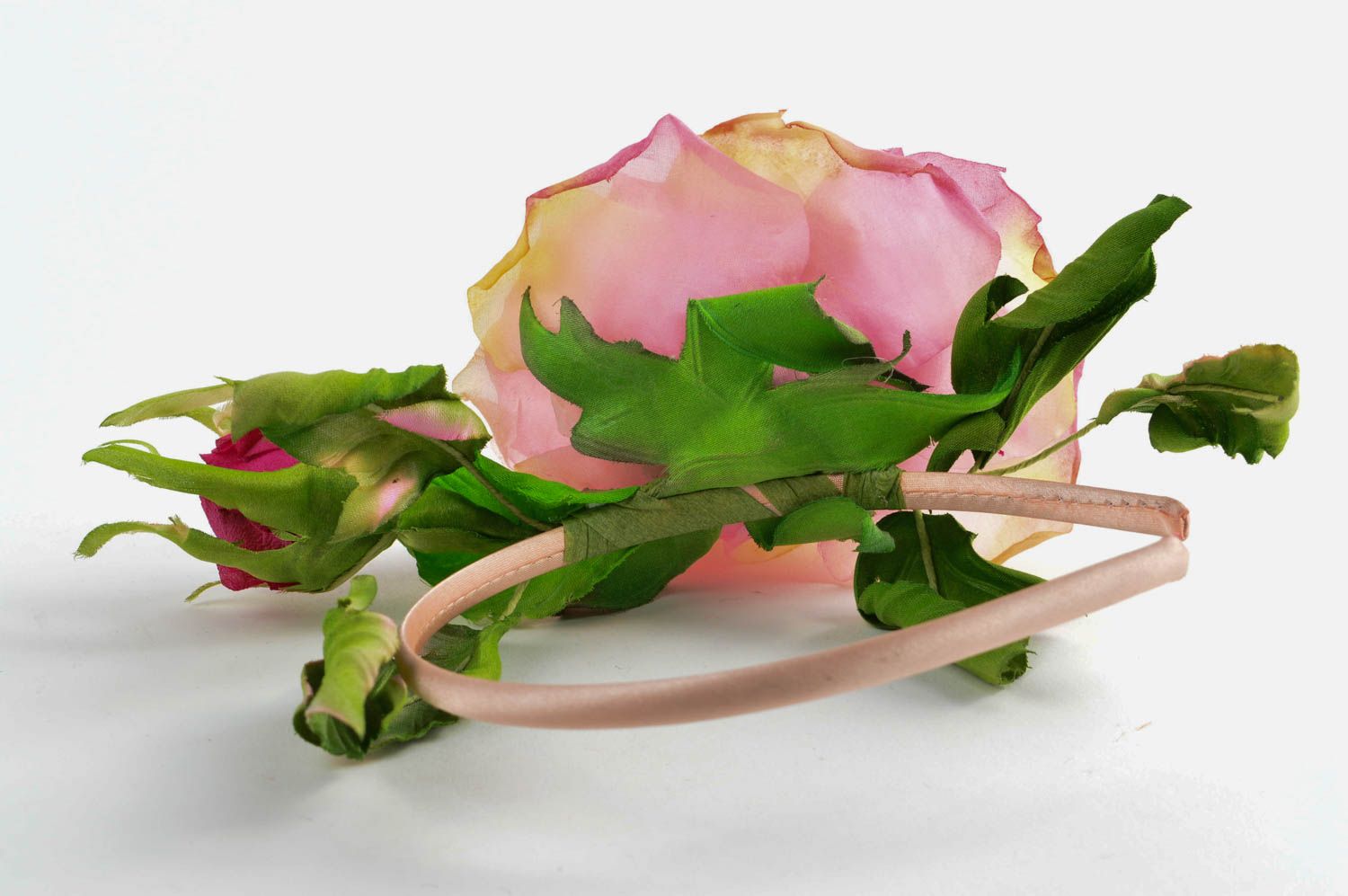 Serre-tête fleurs fait main Accessoire cheveux Cadeau original rose satin photo 3