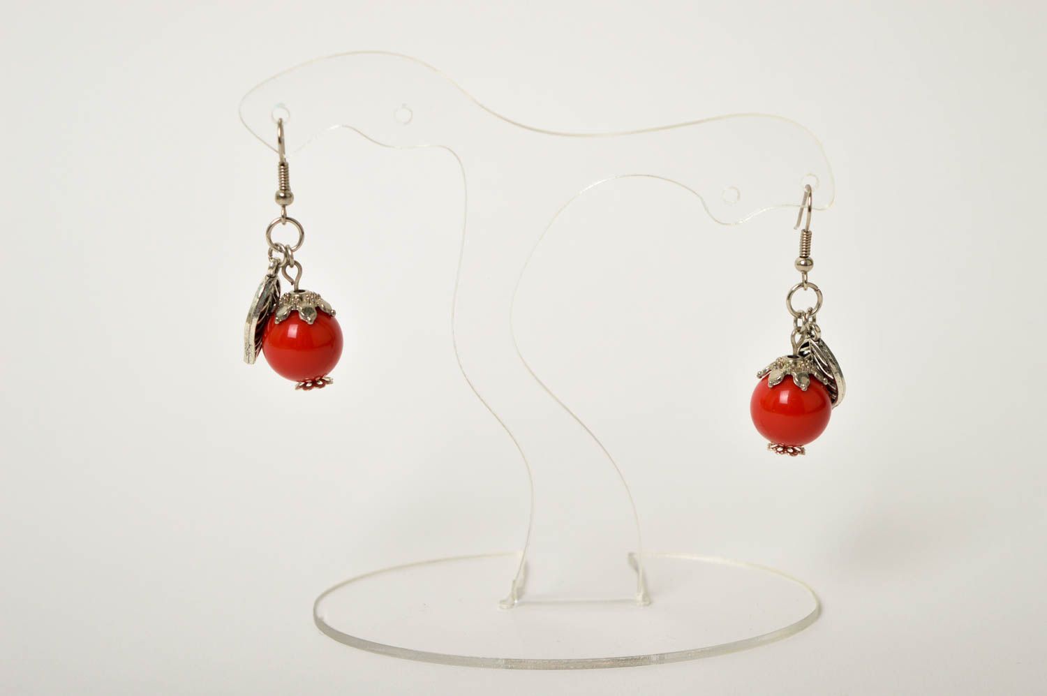 Boucles d'oreilles rouges Bijou fait main en perles acryliques Cadeau femme photo 4