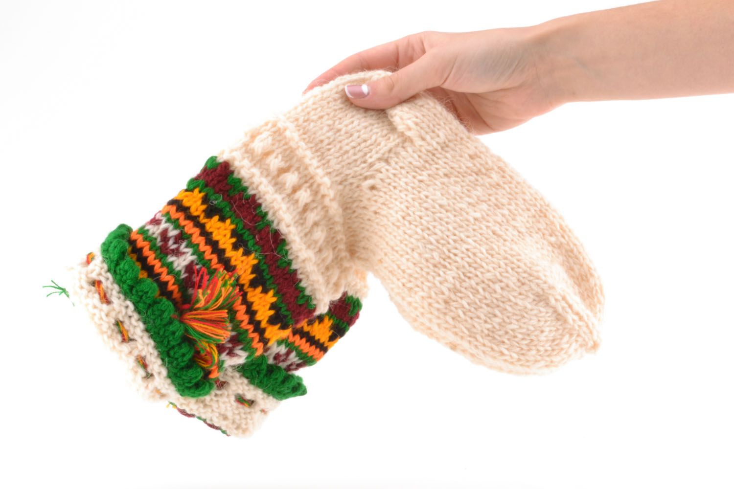 Calcetines de lana tejidos a mano con ornamento blanco verdes	 foto 2