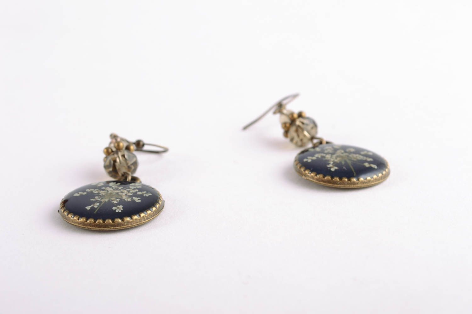 Round earrings with dried flowers in epoxy resin photo 4