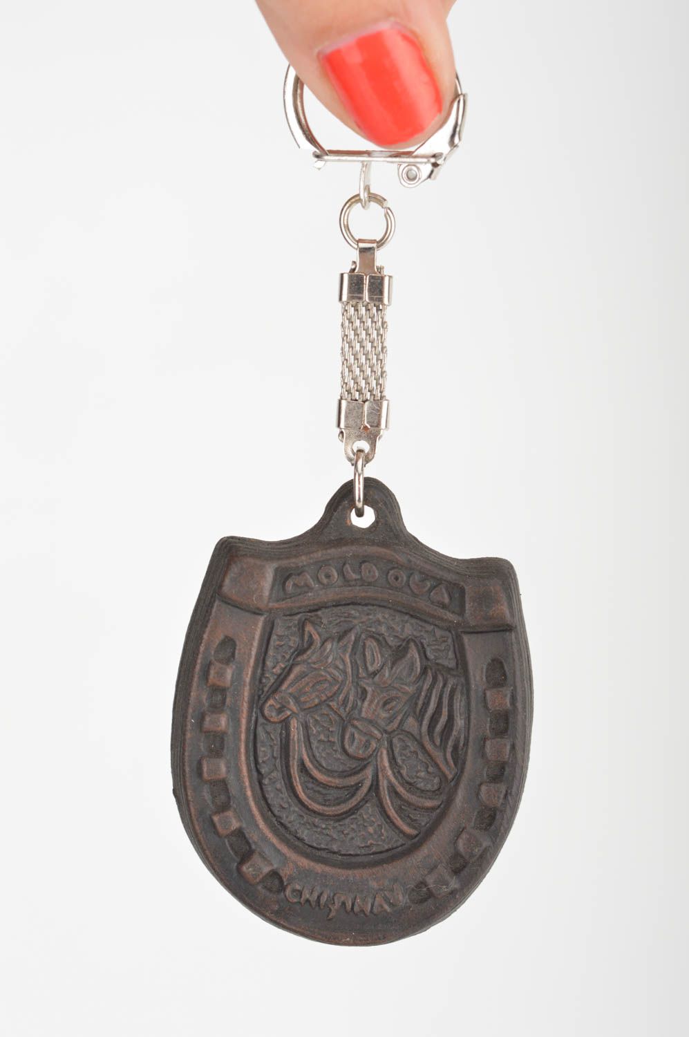 Porte-clefs en céramique brun fait main en forme de fer à cheval original photo 3