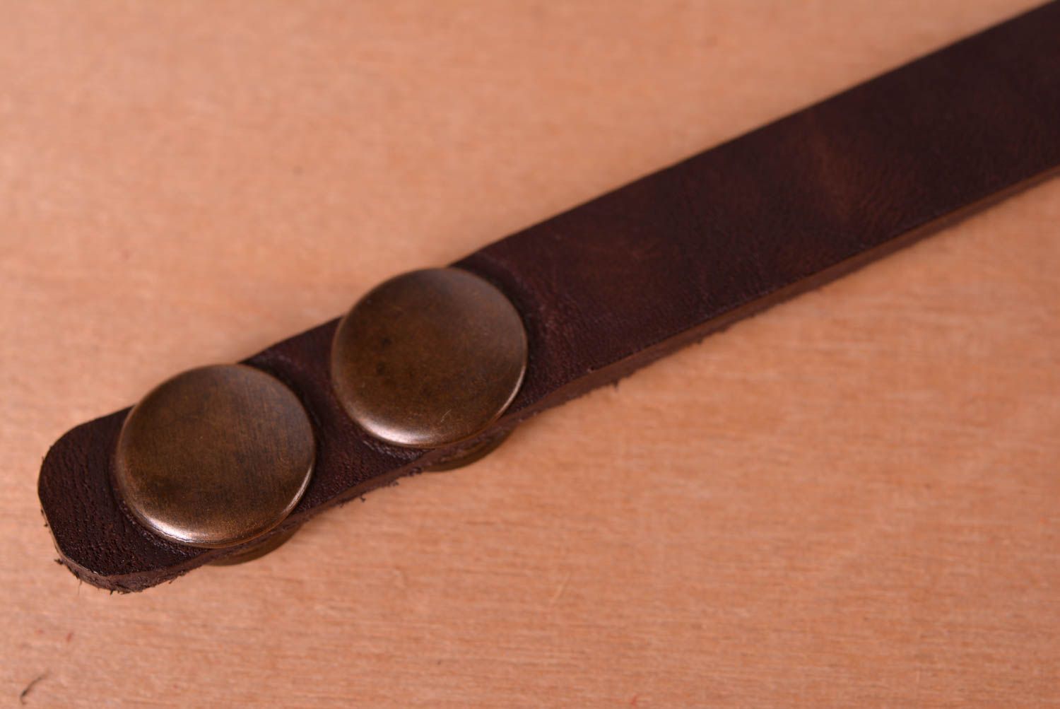 Кожаный браслет ручной работы украшение из кожи симпатичный браслет на руку фото 5