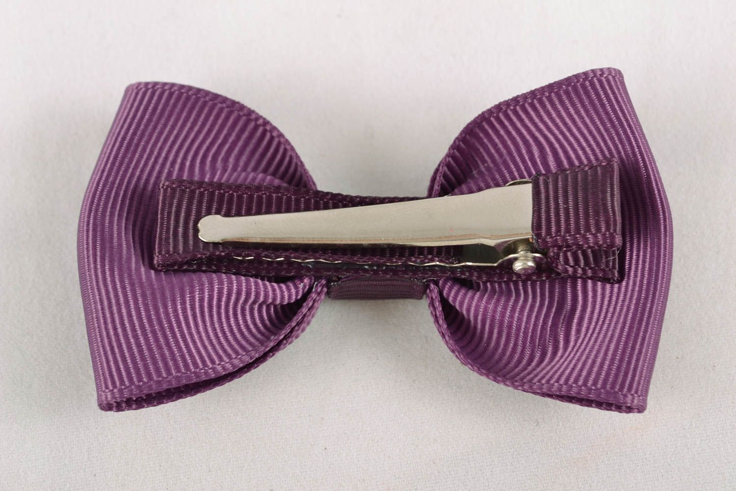 Заколка для волос с бантиком из репсовой ленты фиолетовая фото 3