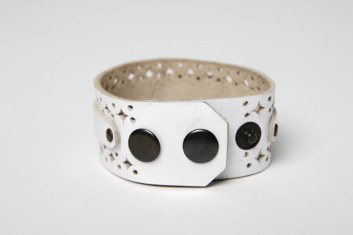 Bracelet en cuir blanc Bijou fait main large à motifs Cadeau pour femme photo 5