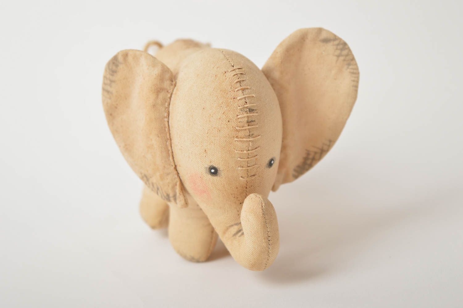 Игрушка ручной работы игрушка слон из льна расписная декоративная подвеска фото 3