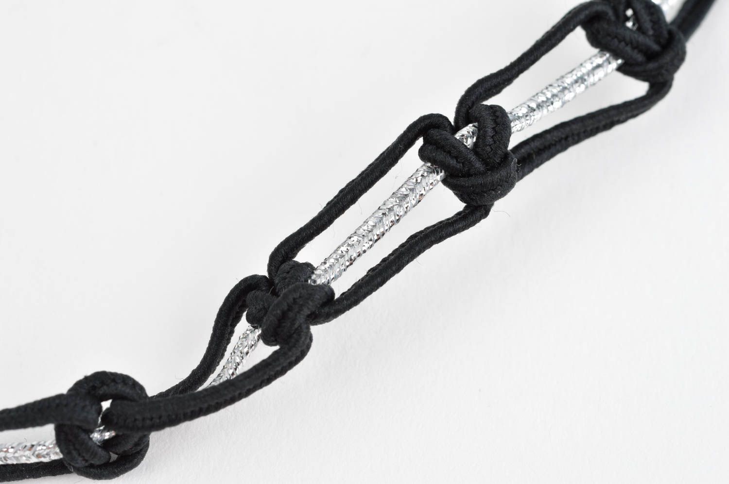 Модное кожаное колье подарок ручной работы массивное ожерелье черно-белое фото 3