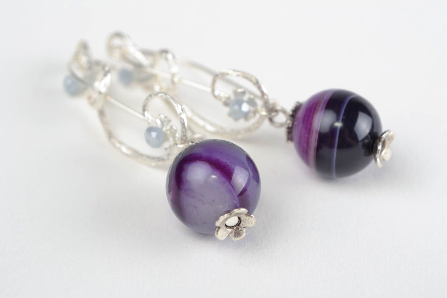 Handmade dangling earrings with silver colored basis and violet agate beads photo 3
