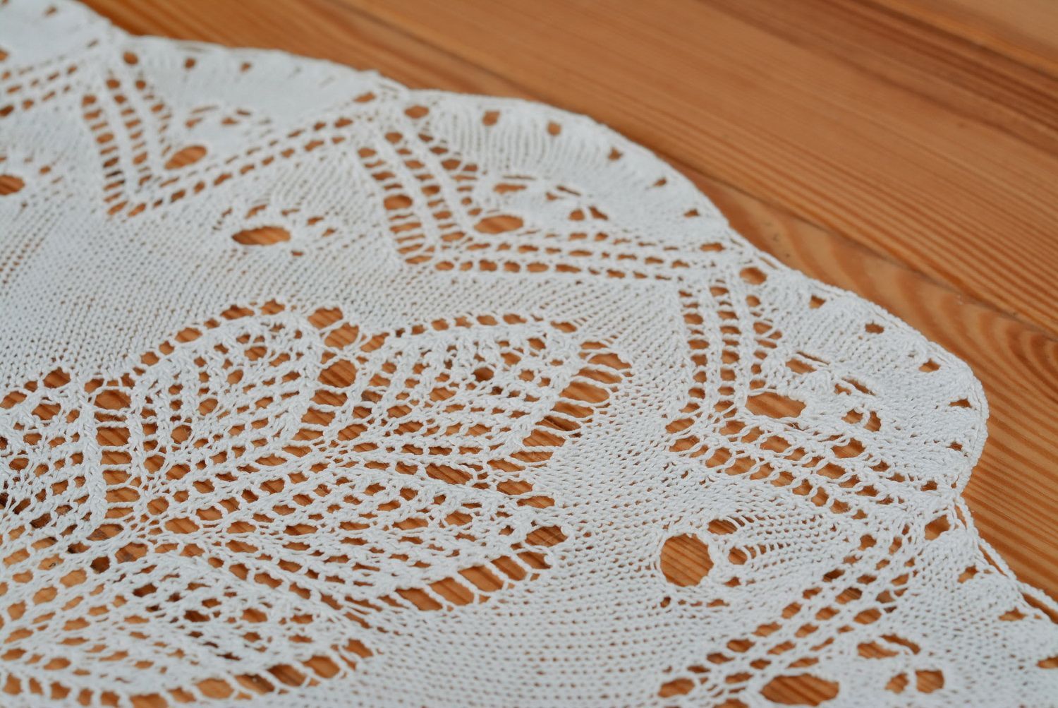 Decorative crocheted napkin photo 3