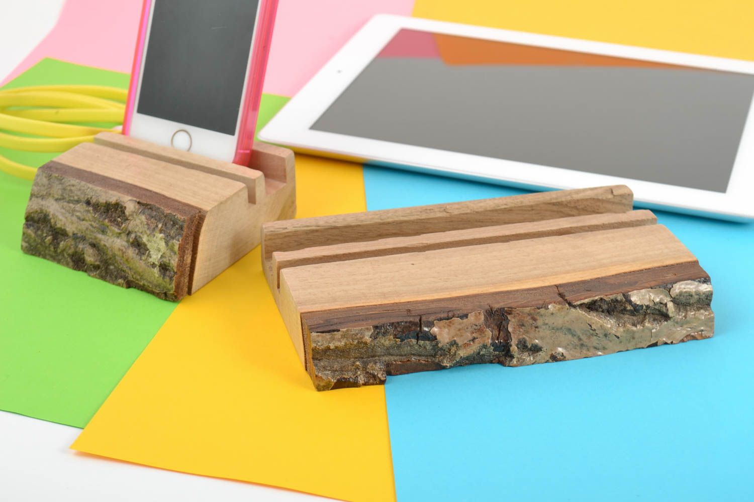 Sujetadores para móvil y tablet ecológicos de madera artesanales 2 piezas foto 1
