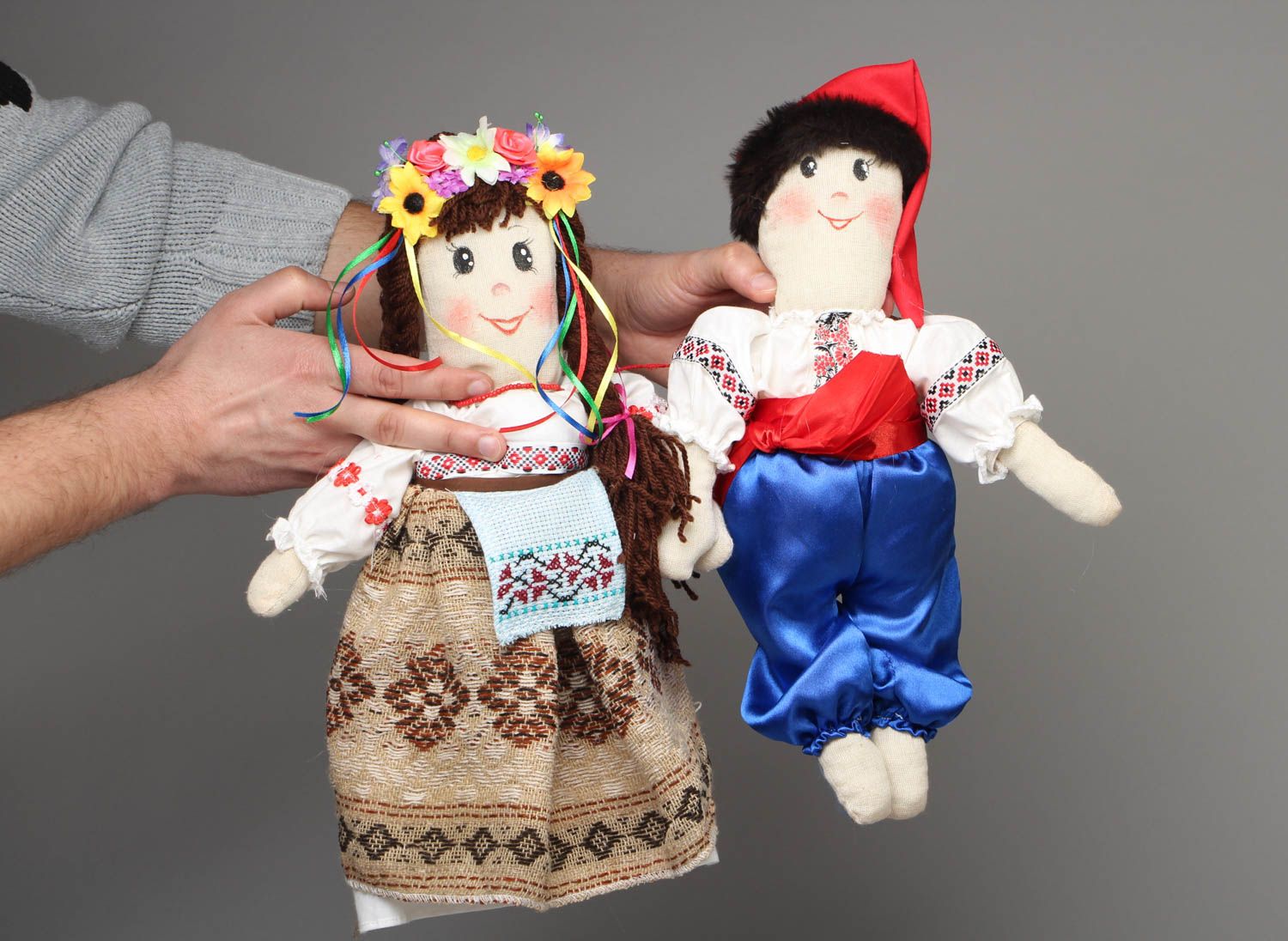 Дизайнерские игрушки из ткани в украинских костюмах фото 4