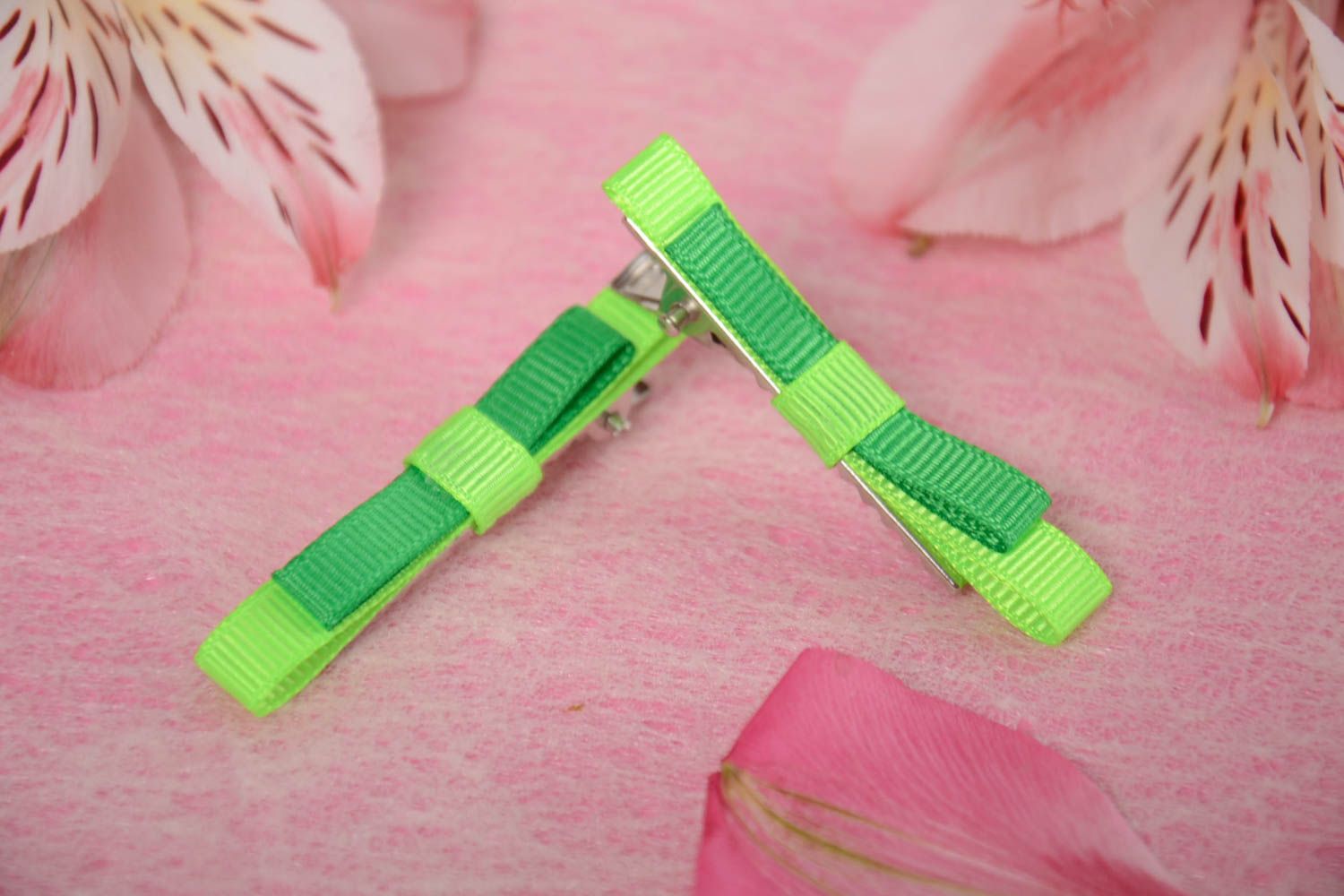 Children's homemade green rep ribbon bow hair clips set 2 pieces photo 1