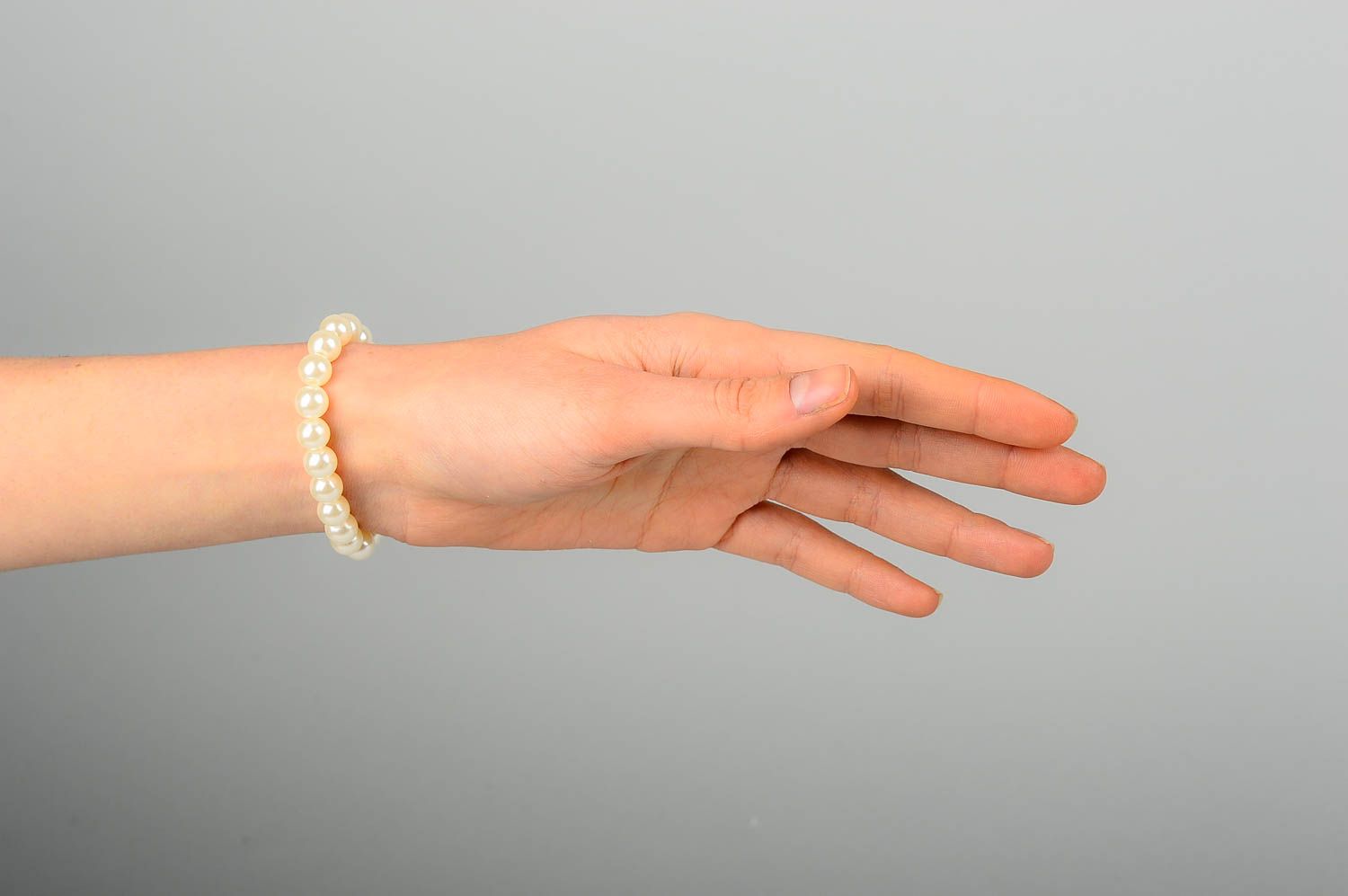 Armband Kugeln handgefertigt Damen Armschmuck Geschenk für Frauen hellbeige foto 2