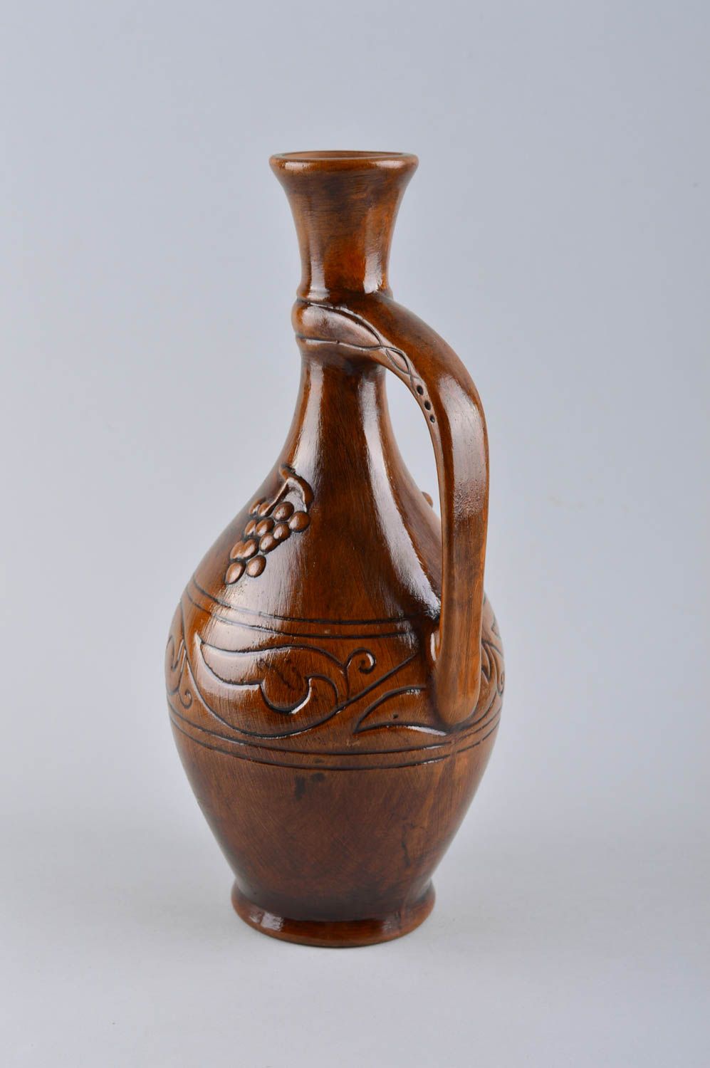 40 oz ceramic porcelain glazed wine pitcher carafe with hand-molded grape ornament 1,8 lb photo 3