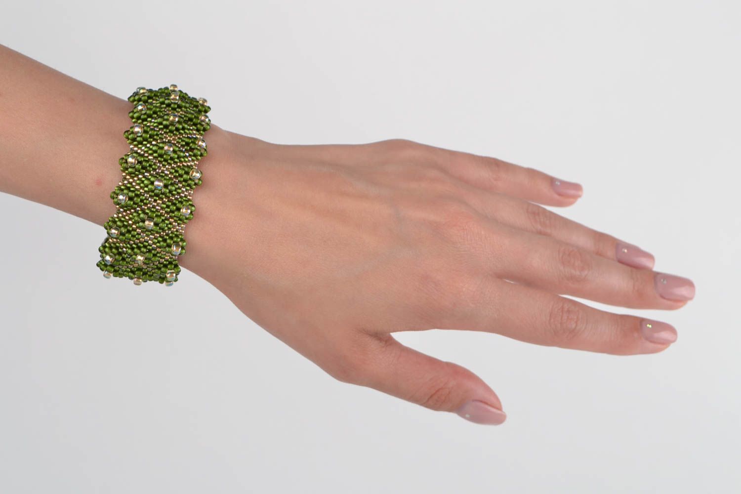 Bracelet large Bijou fait main vert tissé en perles de rocaille Cadeau femme photo 2