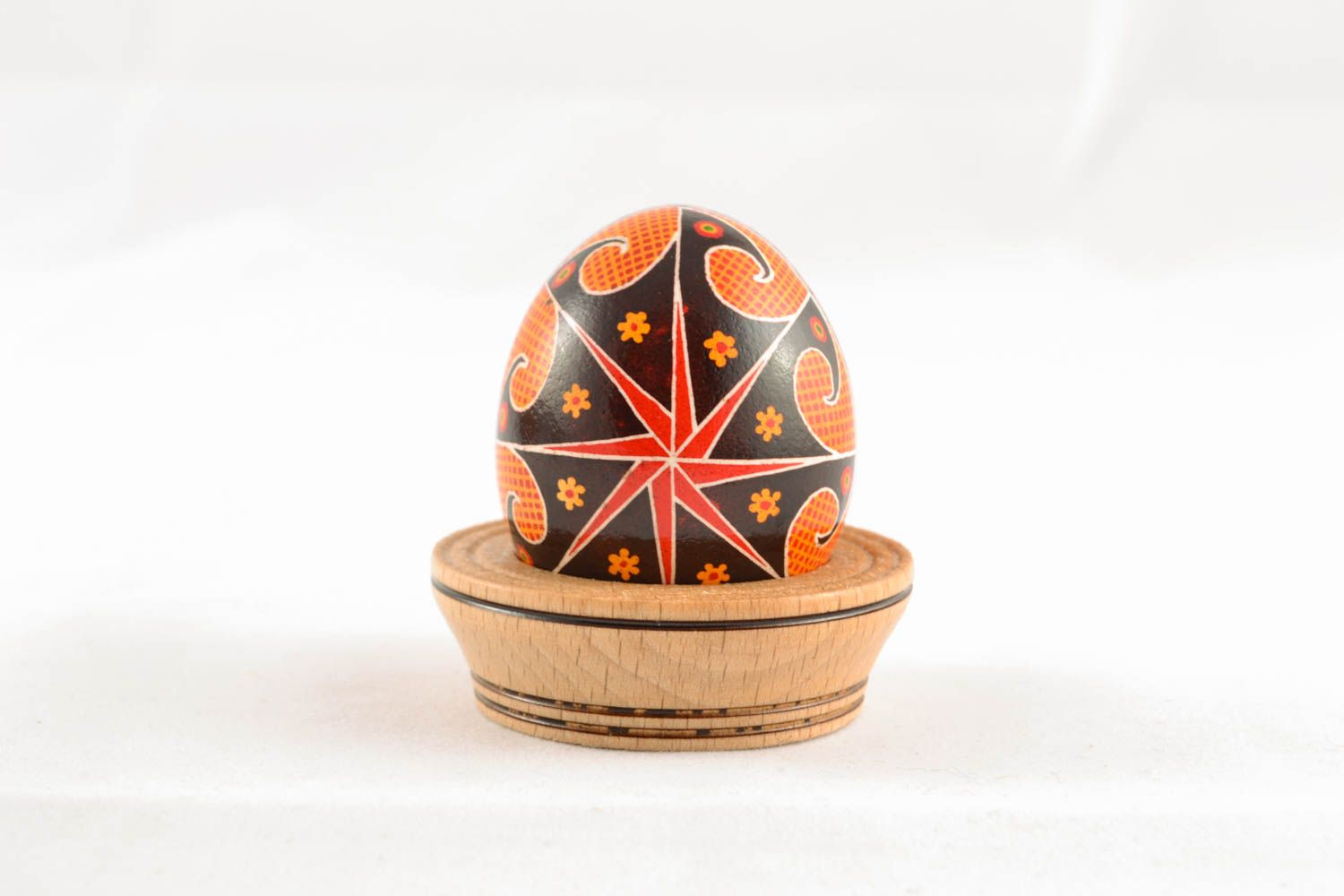 Painted egg with stand photo 1