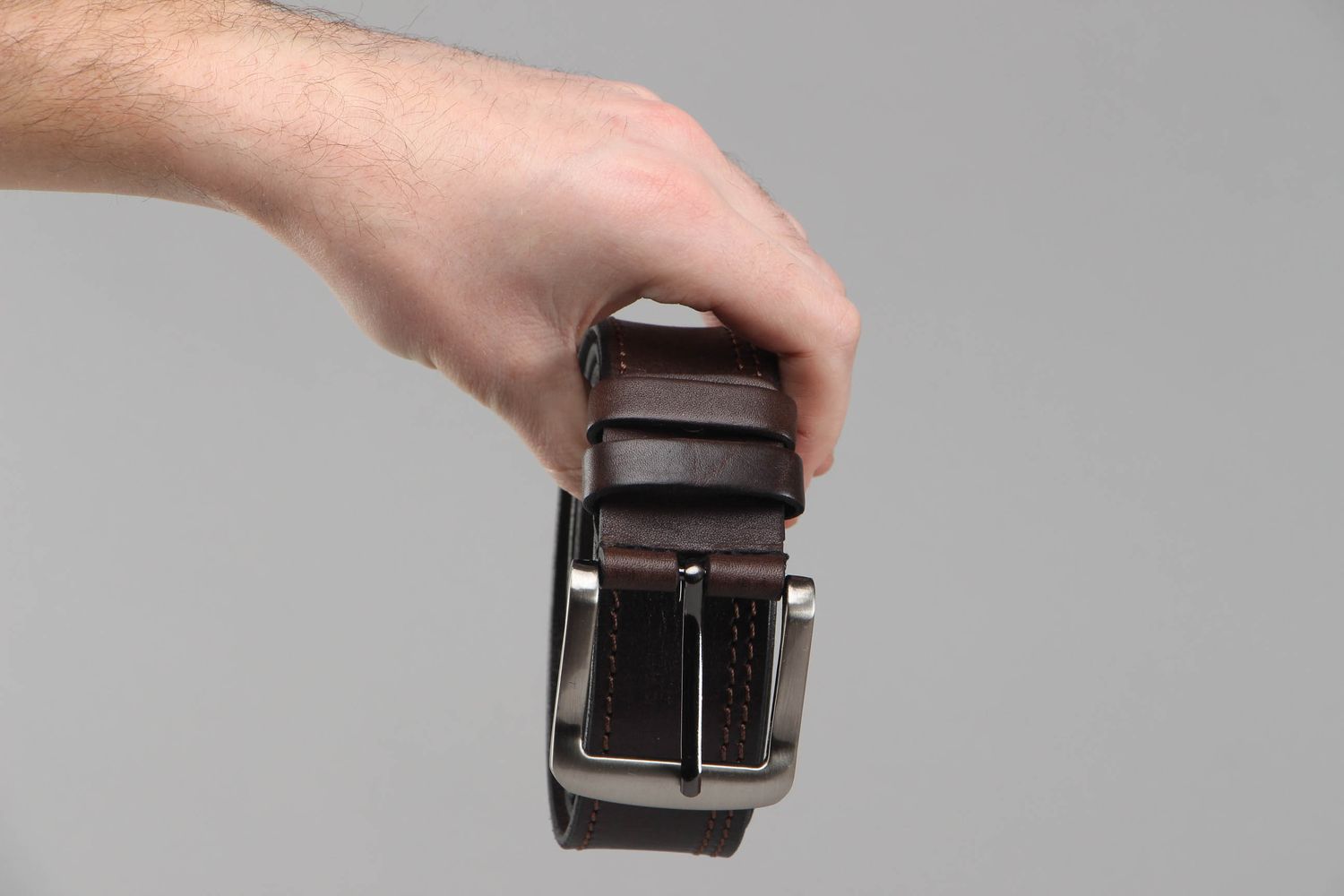 Cinturón de cuero hecho a mano marrón para hombre foto 4
