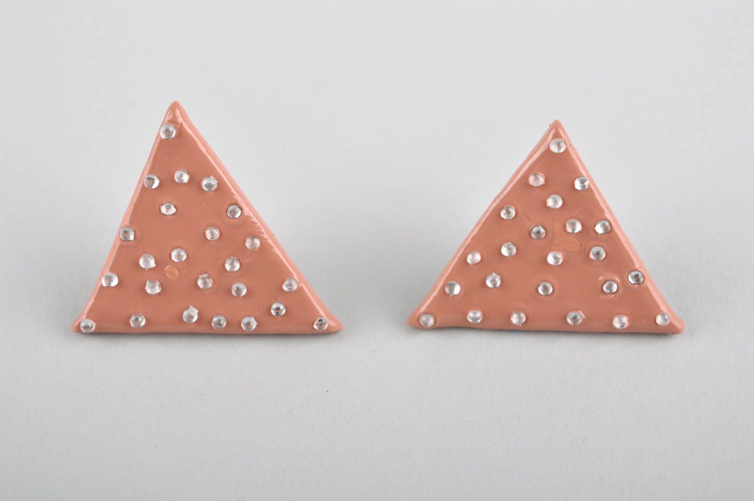 Beige Ohrringe Dreiecke handmade Designer Schmuck Accessoire für Frauen foto 3