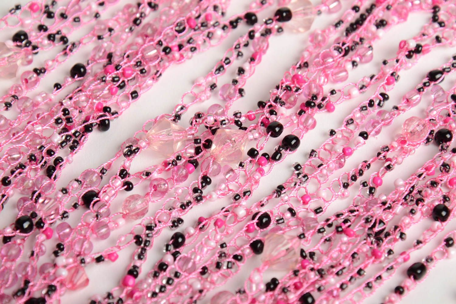 Розовое колье из чешского бисера вязаное крючком многорядное ручной работы фото 5