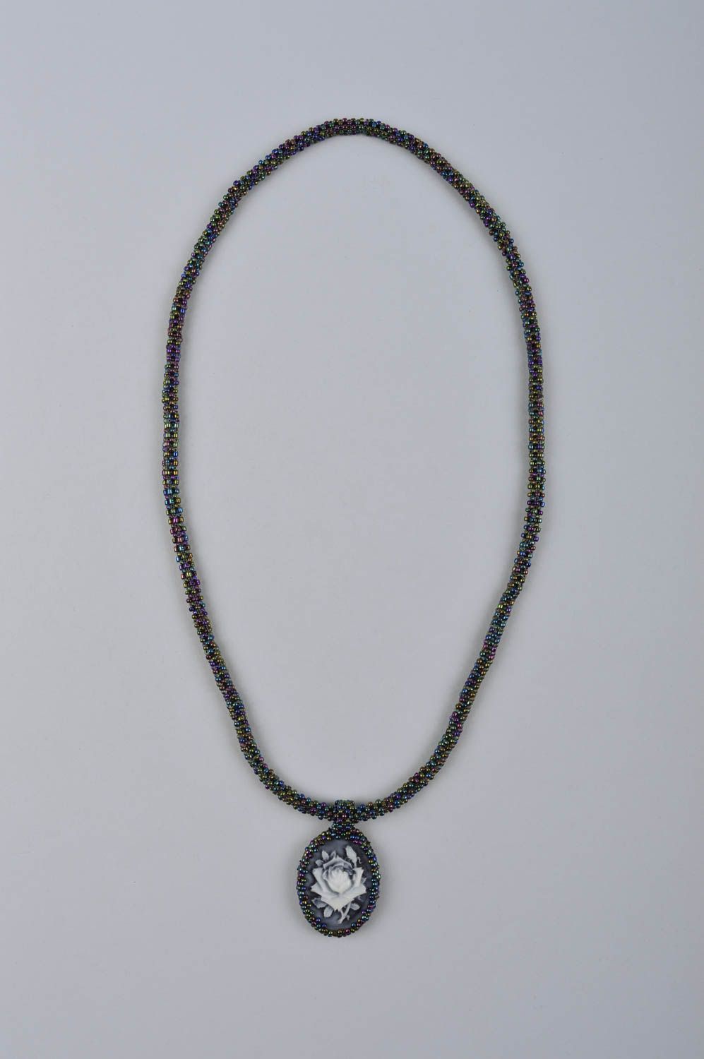 Collier noir Bijou fait main avec pendentif perles de rocaille Accessoire femme photo 2