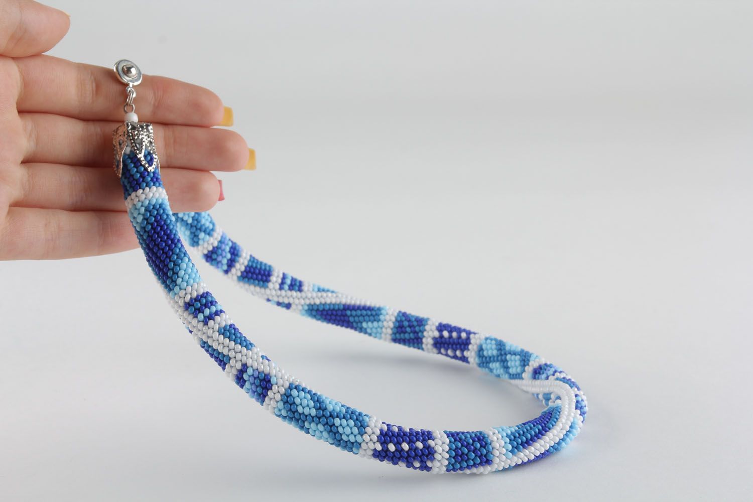Woven cord necklace with geometric pattern photo 4
