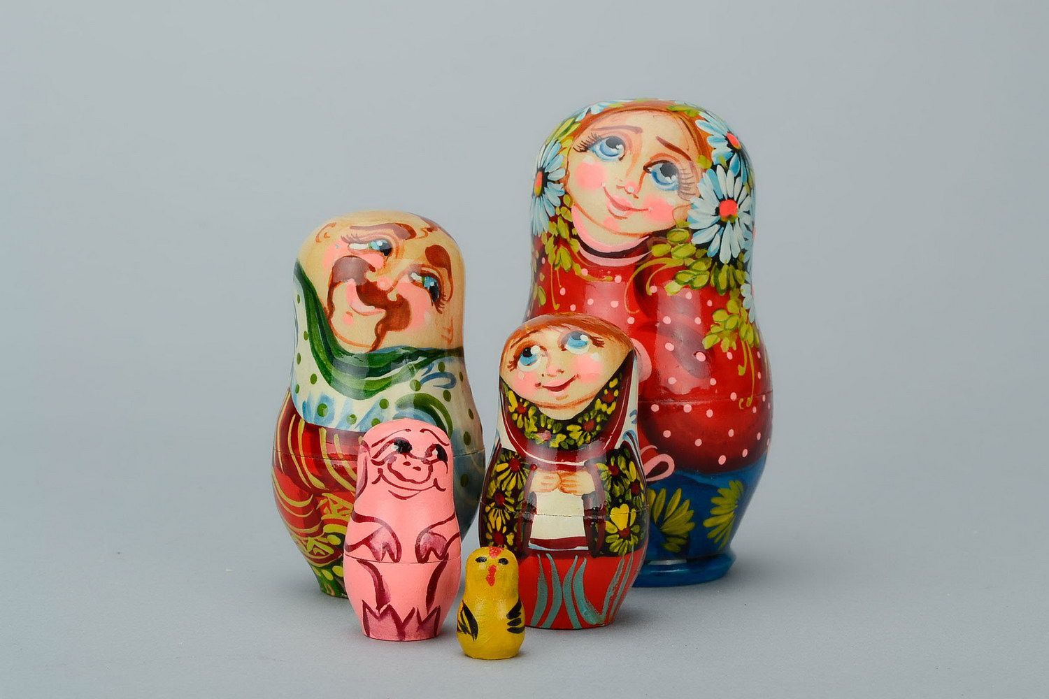 Nesting doll with daisies photo 4