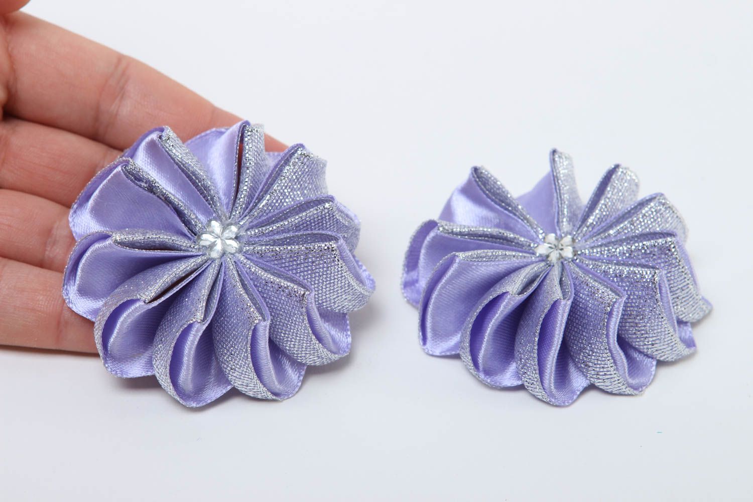 Componentes de bisutería hechos a mano regalo original flores de cintas lilas foto 5